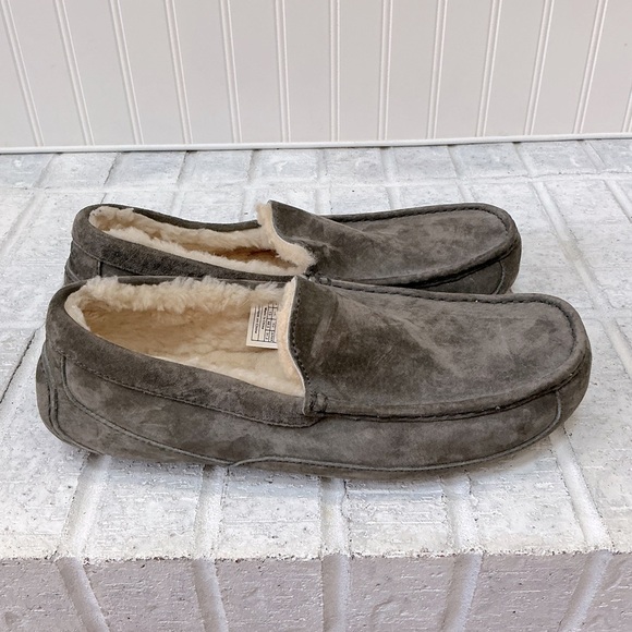 UGG Ascot Suede Slippers in Grey Heather - Picture 9 of 13